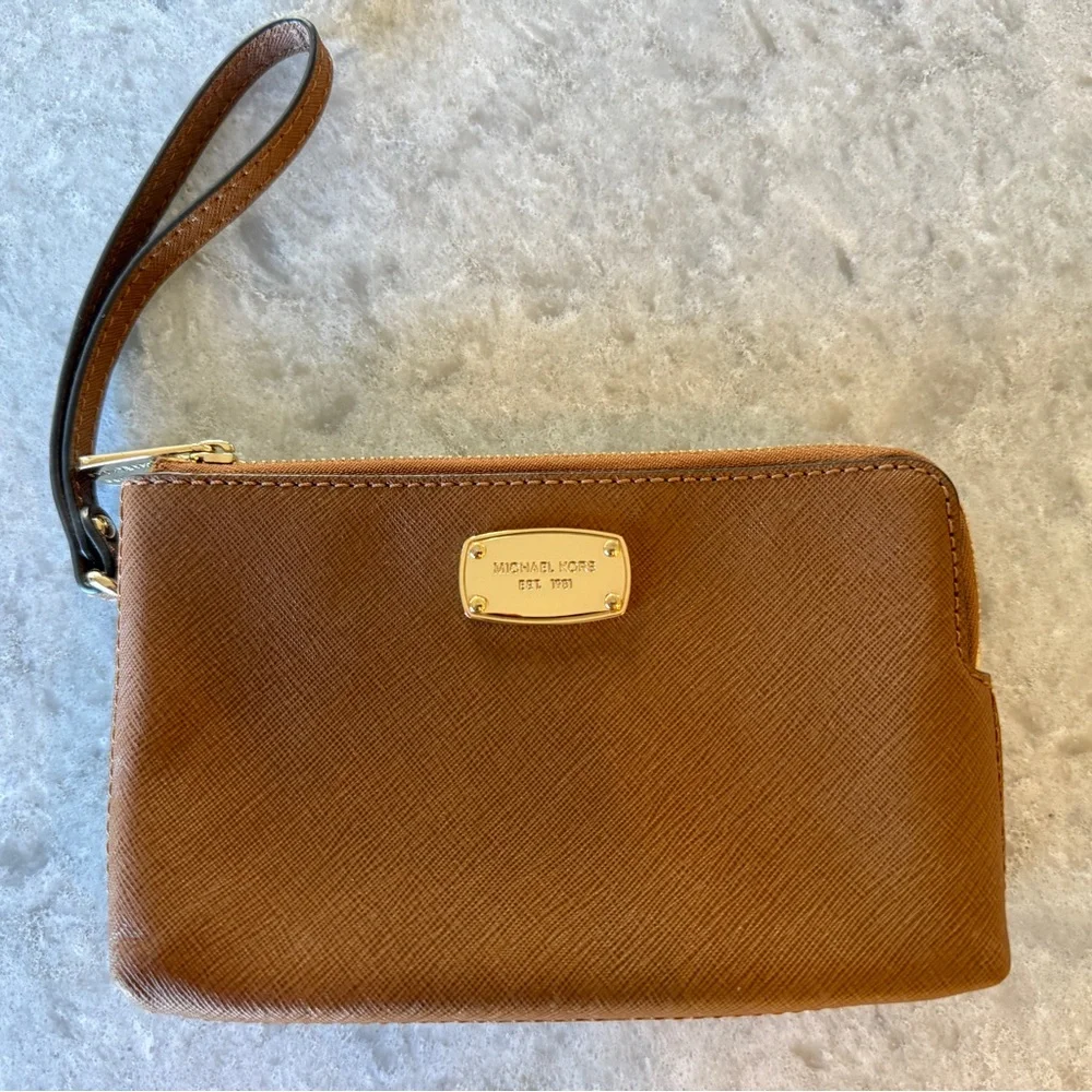 Like New Michael Kors Jet Set Double Zip/Gusset Wristlet, Dark Khaki/Dark Tan